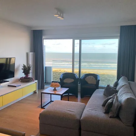 In With Stunning Sea View, Cleaning Included *